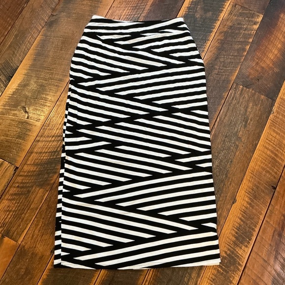 Anthropologie Black & White Geometric Stripe Tube Skirt – Size M (Made in USA) - Picture 1 of 5